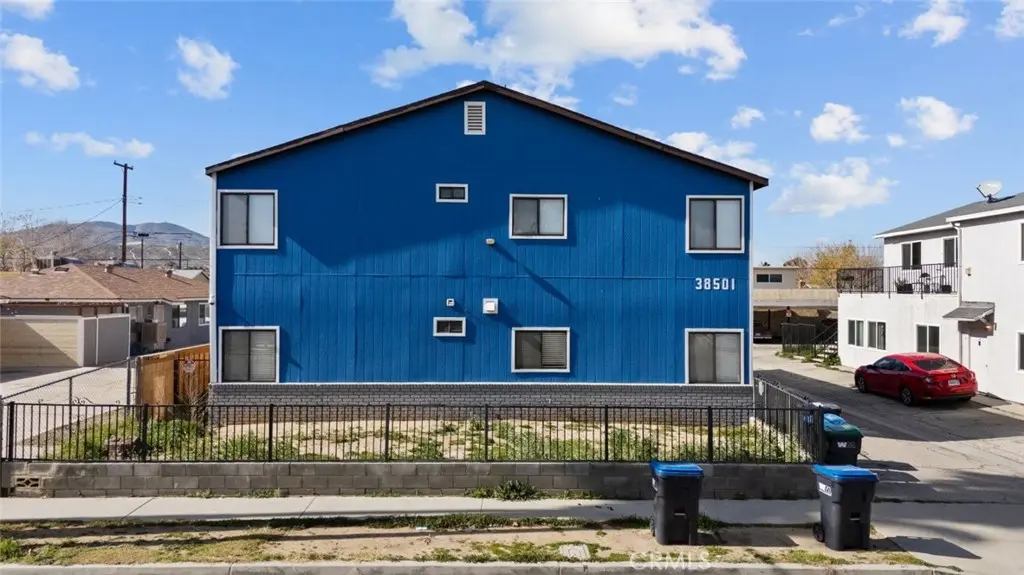 Residential Lease for rent at 38501 Larkin Avenue 4, Palmdale, Los Angeles County, CA featuring 2 beds and 1 bath