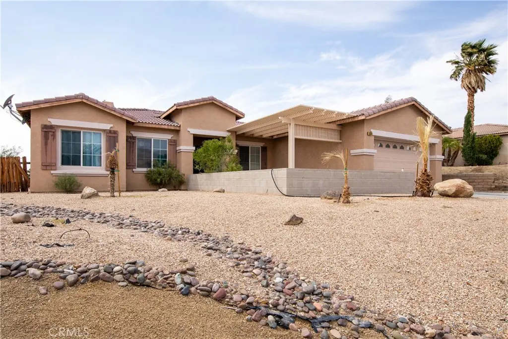 Residential Lease for rent at 13581 Mountain Top, Desert Hot Springs, Riverside County, CA featuring 3 beds and 2 baths