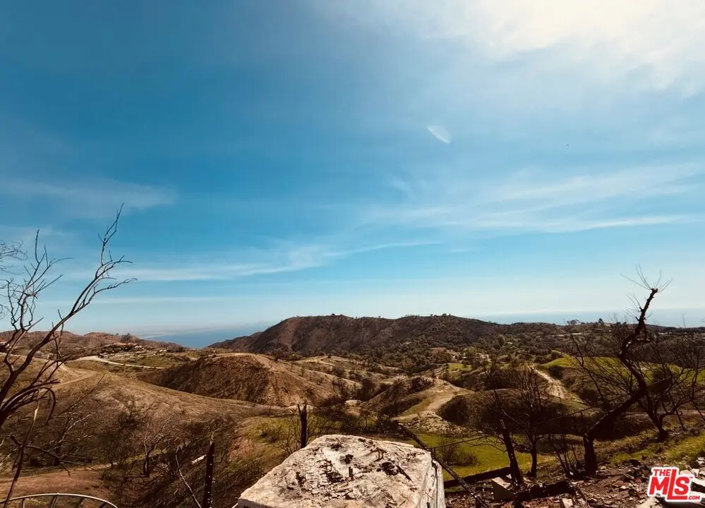 2566 Tuna Canyon Road, Topanga, CA — listing photo 1
