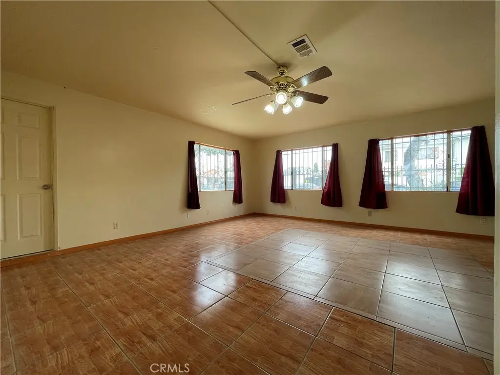 Single Family Residence for rent at 1349 Walnut Avenue, Long Beach, CA featuring 2 beds and 2 baths