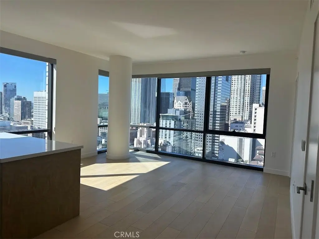 Residential Lease for rent at 400 S Broadway 2710, Los Angeles, Los Angeles County, CA featuring 2 beds and 2 baths