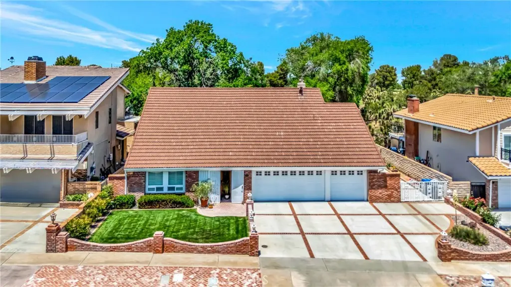 Single Family Residence for sale at 433 Fairway Drive, Palmdale, CA featuring 5 beds and 4 baths