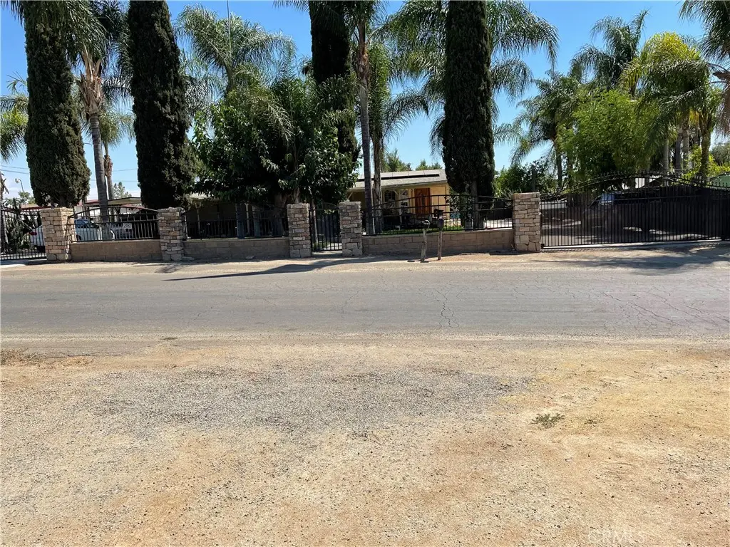 Manufactured On Land for sale at 21131 Martin, Perris, CA featuring 2 beds and 2 baths