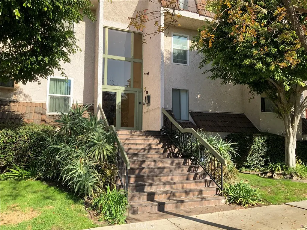 Condominium for sale at 409 Burchett 220, Glendale, CA featuring 1 bed and 1 bath