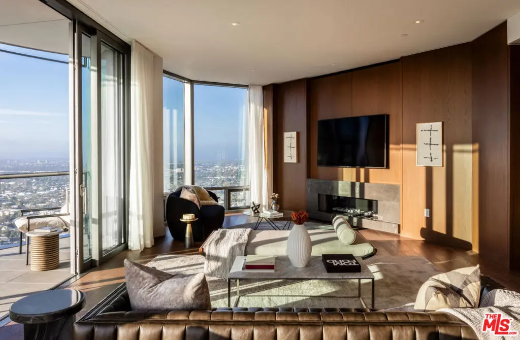 Condominium for sale at 211 W Elm Court 3A, Los Angeles, CA featuring 2 beds and 3 baths