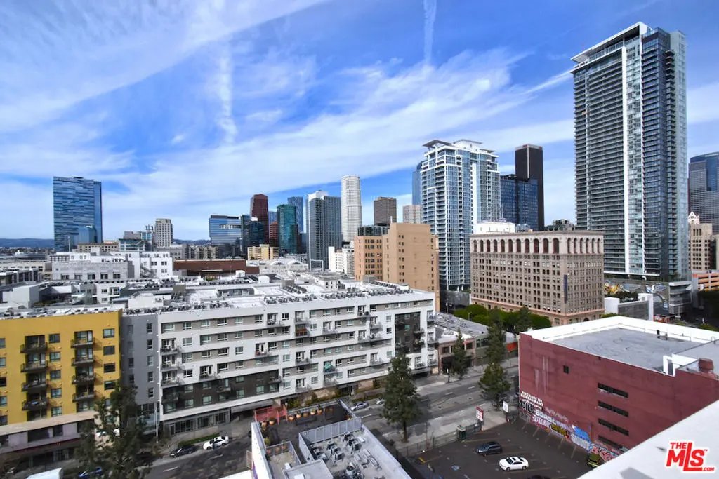 Residential for sale at 939 S Broadway 1006, Los Angeles, CA featuring 2 beds and 1 bath