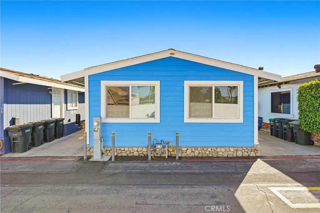 Manufactured In Park for sale at 327 W Wilson 107, Costa Mesa, CA featuring 2 beds and 2 baths