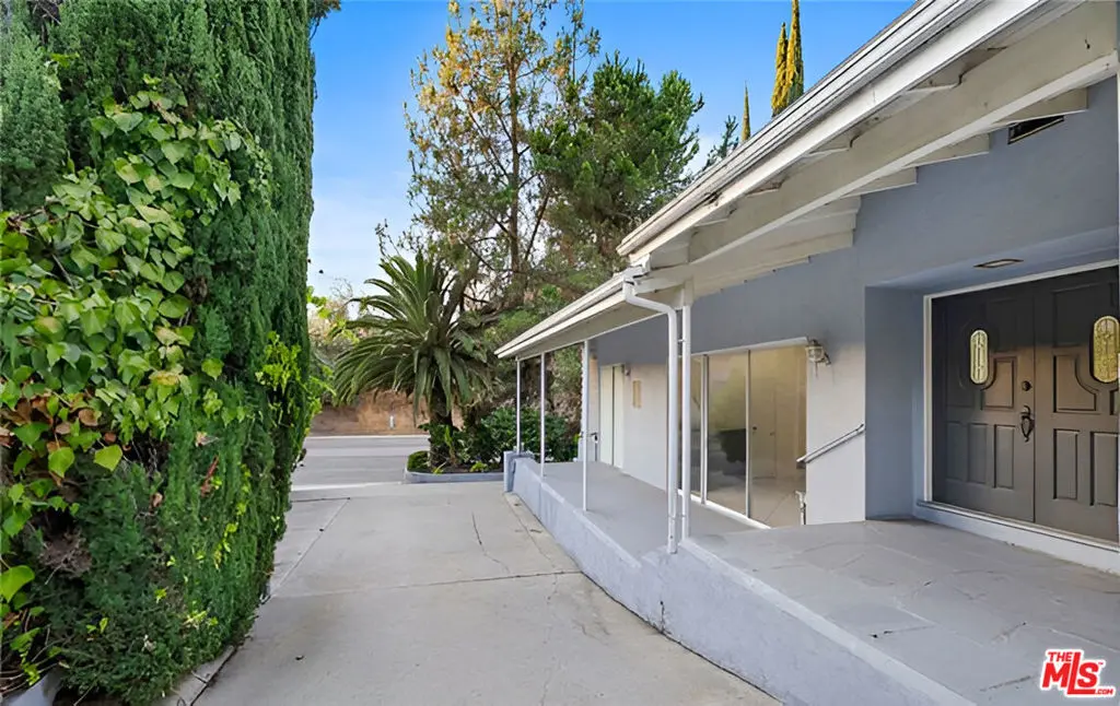 4348 Sepulveda Boulevard, Sherman Oaks, CA — listing photo 1