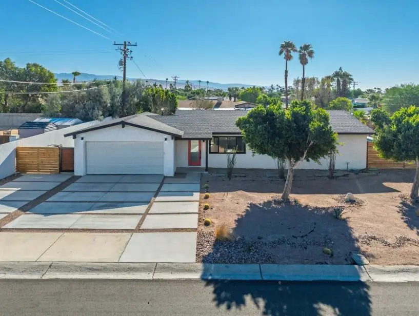 Residential Lease for rent at 2600 N Chuperosa Road, Palm Springs, Riverside County, CA featuring 3 beds and 2 baths