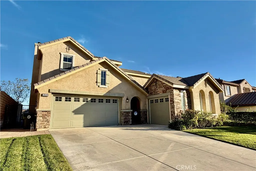 28410 Agajanian, Saugus, CA — listing photo 1