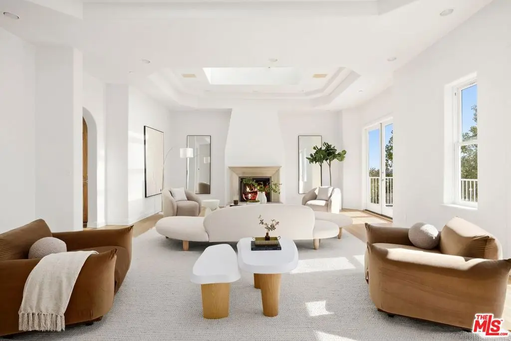 Single Family Residence for sale at 1939 Stradella Road, Los Angeles, CA featuring 6 beds and 9 baths