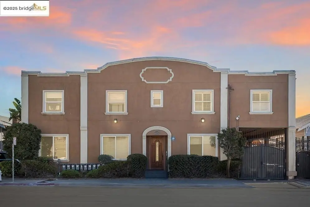 Condominium for sale at 2842 Adeline ST 6, Oakland, CA and 1 bath
