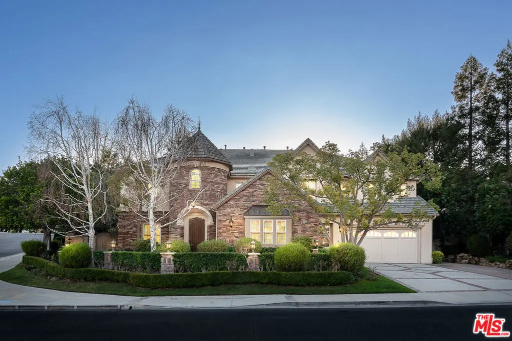 Single Family Residence for sale at 26706 Provence Drive, Calabasas, CA featuring 6 beds and 6 baths