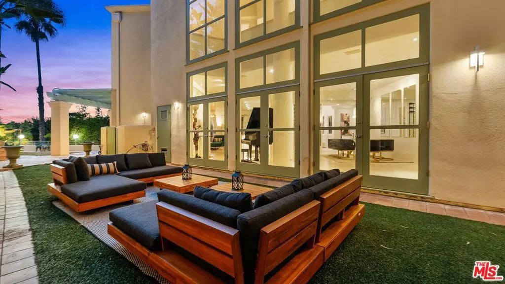 Residential Lease for rent at 1368 Doheny Place, Los Angeles, Los Angeles County, CA featuring 4 beds and 5 baths
