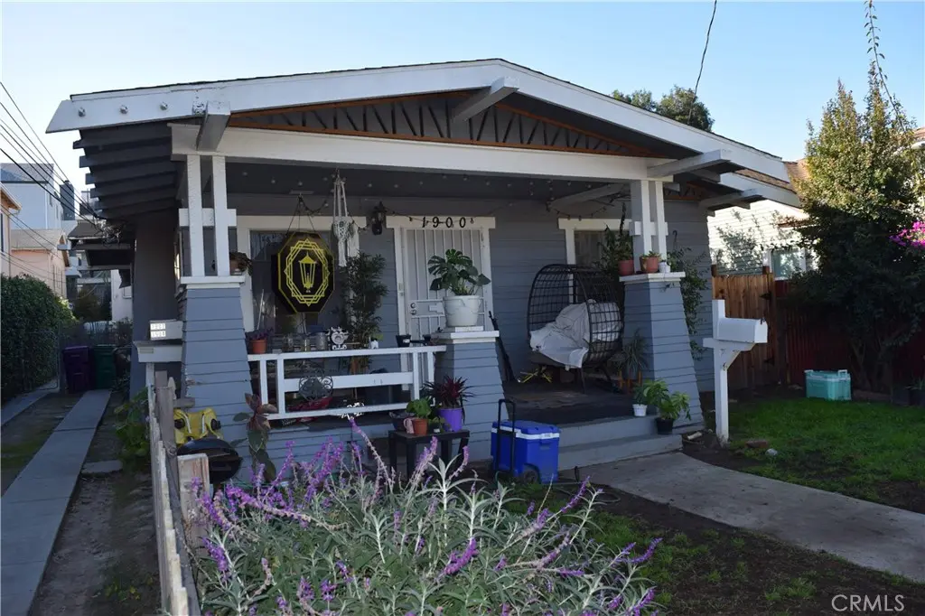 Triplex for sale at 1900 E 6th, Long Beach, CA