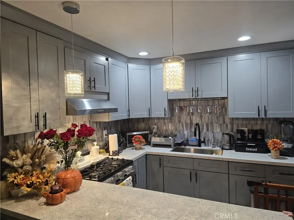 Triplex for rent at 5557 Olive, Long Beach, CA featuring 2 beds and 1 bath