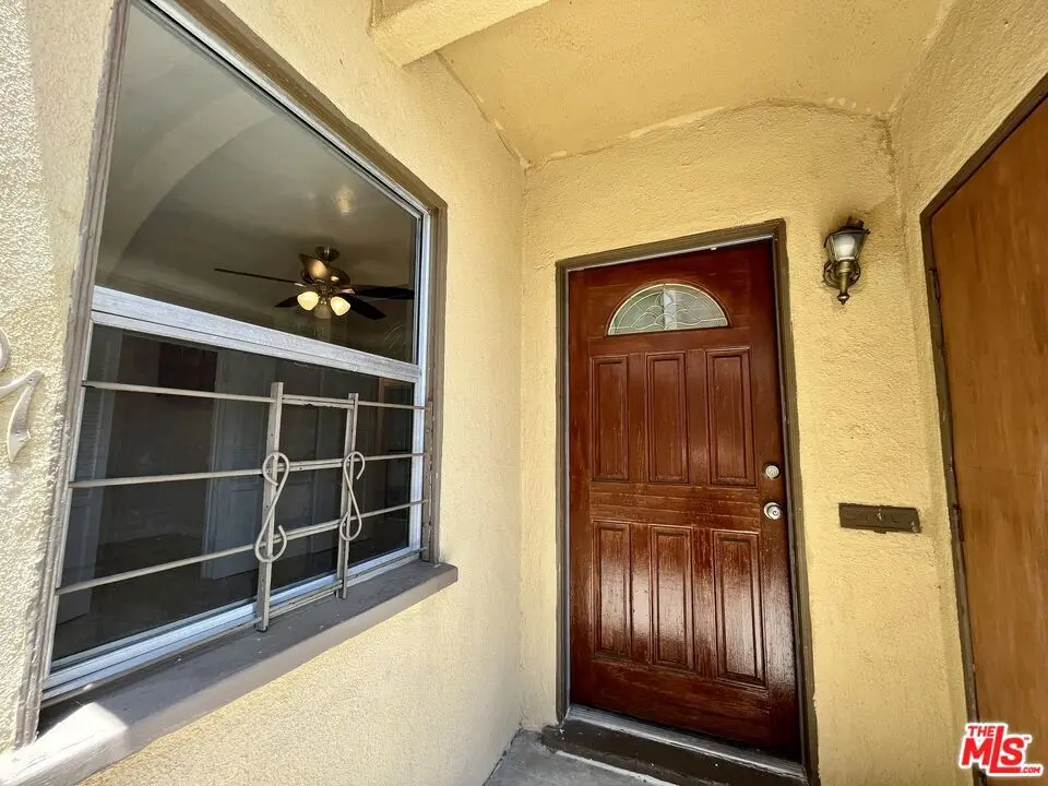 Single Family Residence for rent at 1807 S Redondo Boulevard Lower, Los Angeles, CA featuring 3 beds and 2 baths