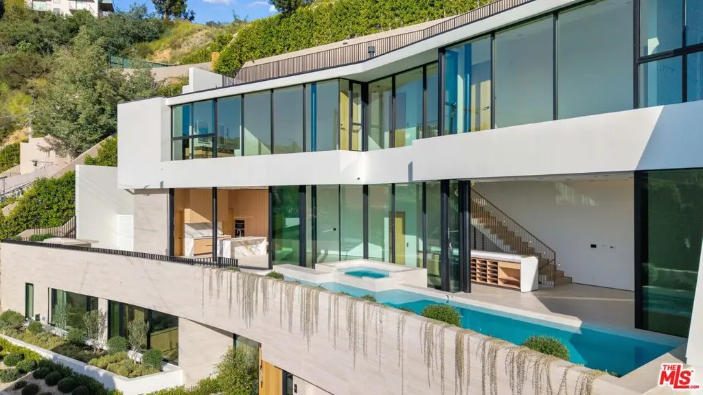Residential Lease for rent at 8765 Hollywood, Los Angeles, Los Angeles County, CA featuring 4 beds and 4 baths