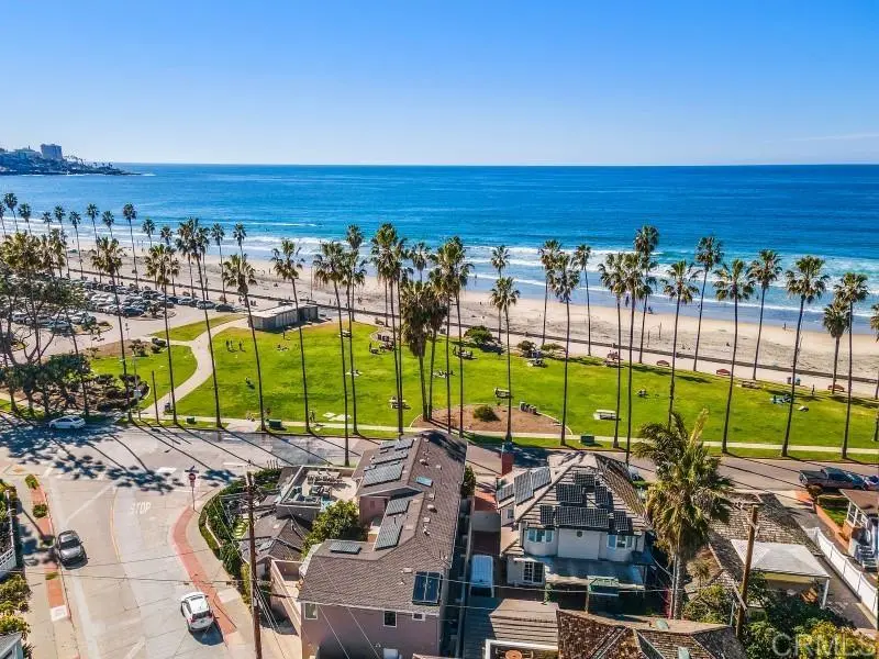 Single Family Residence for rent at 8405 El Paseo Grande, La Jolla, CA featuring 5 beds and 7 baths