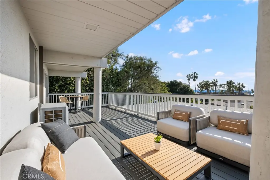 Residential Lease for rent at 404 Loma C, Laguna Beach, Orange County, CA featuring 3 beds and 2 baths