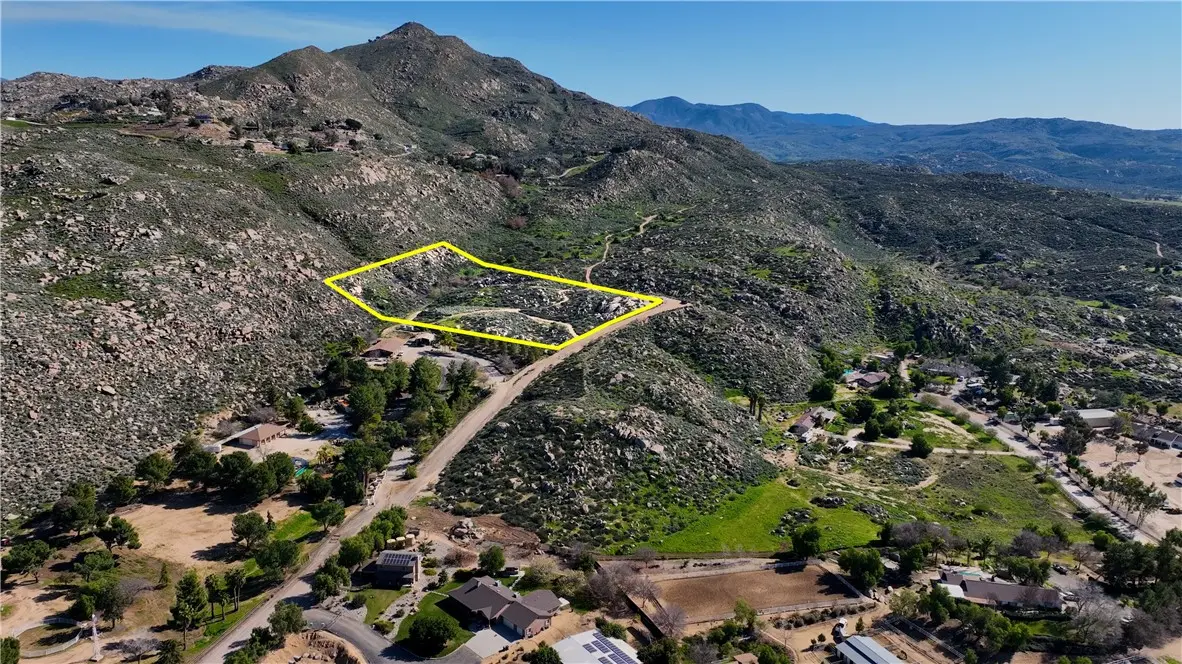 25 Starlight Mesa Drive, Hemet, CA — listing photo 1