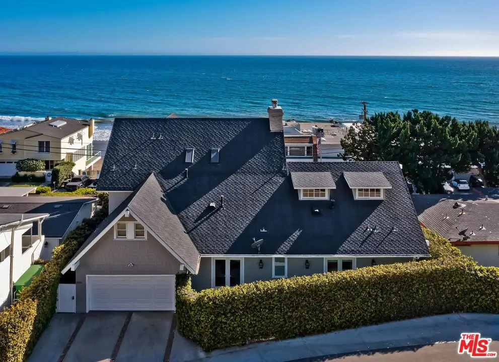 Residential Lease for rent at 25129 MALIBU Road, Malibu, Los Angeles County, CA featuring 3 beds and 4 baths