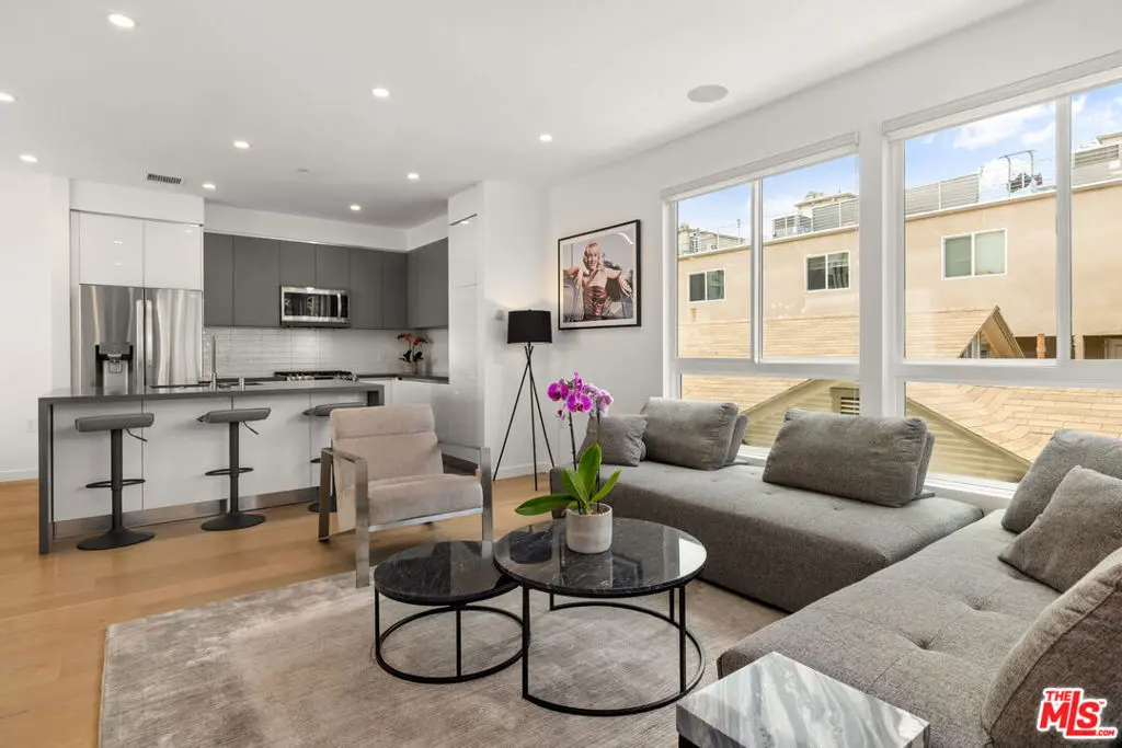 Residential Lease for rent at 1228 N Sycamore Avenue, Los Angeles, Los Angeles County, CA featuring 3 beds and 4 baths