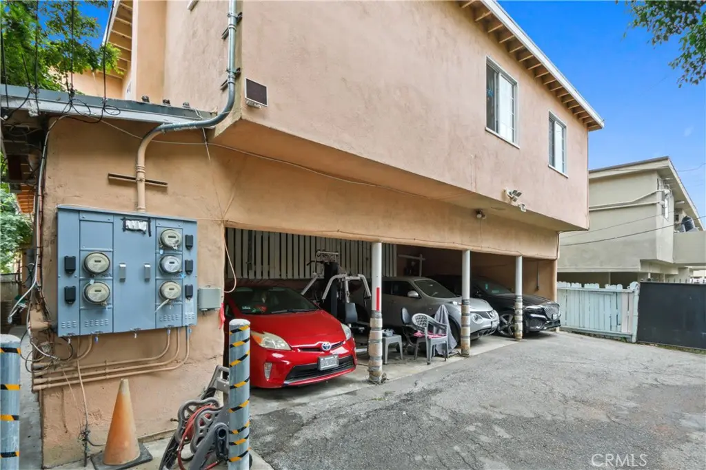 Quadruplex for sale at 1921 Chariton Street, Los Angeles, CA