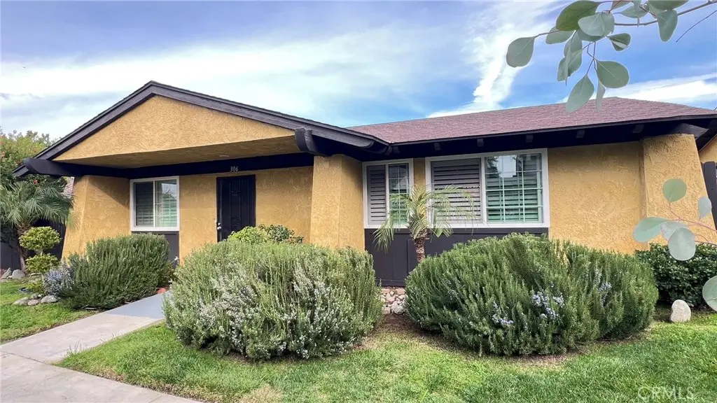 Condominium for sale at 306 E Thornton, Hemet, CA featuring 2 beds and 1 bath