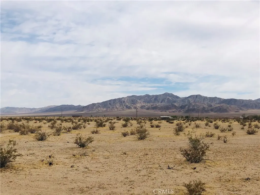 5 Diamond Bar, 29 Palms, CA — listing photo 1