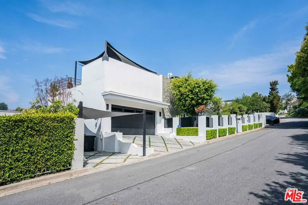 Single Family Residence for sale at 1441 Summitridge Drive, Beverly Hills, CA featuring 4 beds and 5 baths