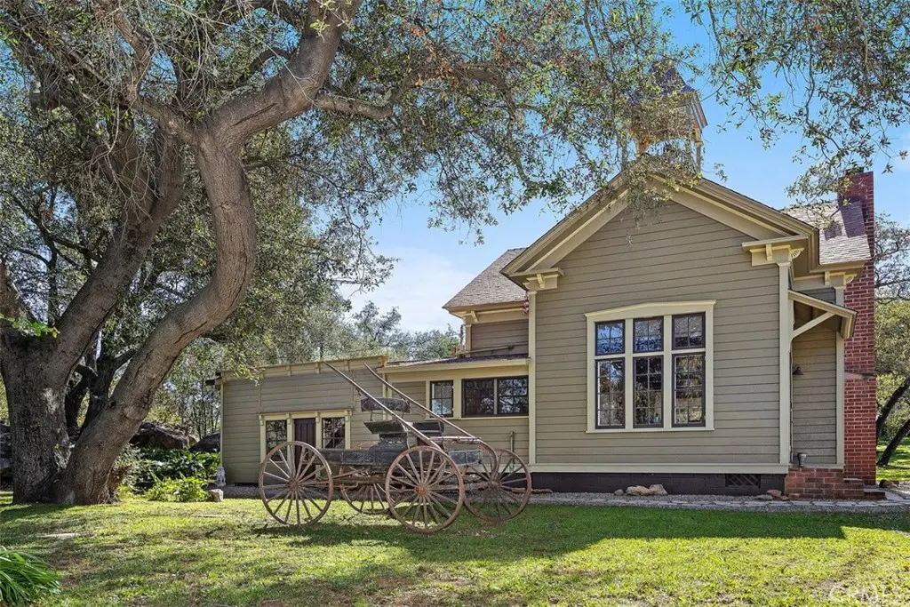 1239 Rainbow Valley Boulevard, Fallbrook, CA — listing photo 1