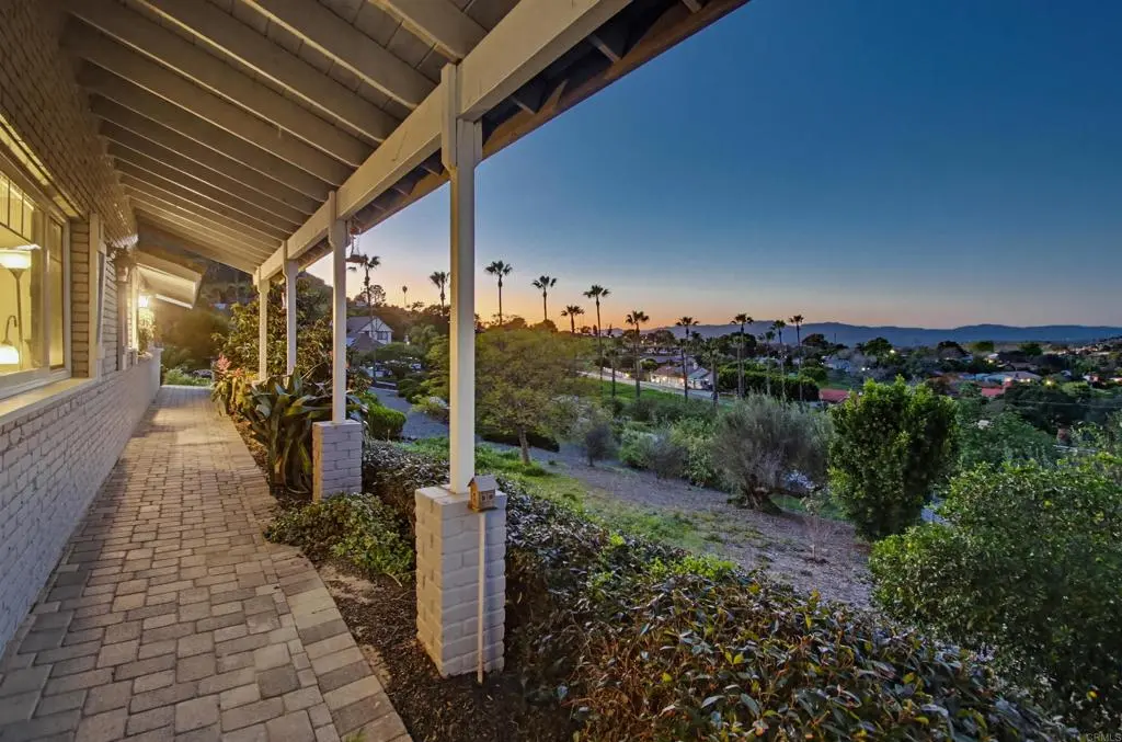 5012 Sleeping Indian Road, Fallbrook, CA — listing photo 1