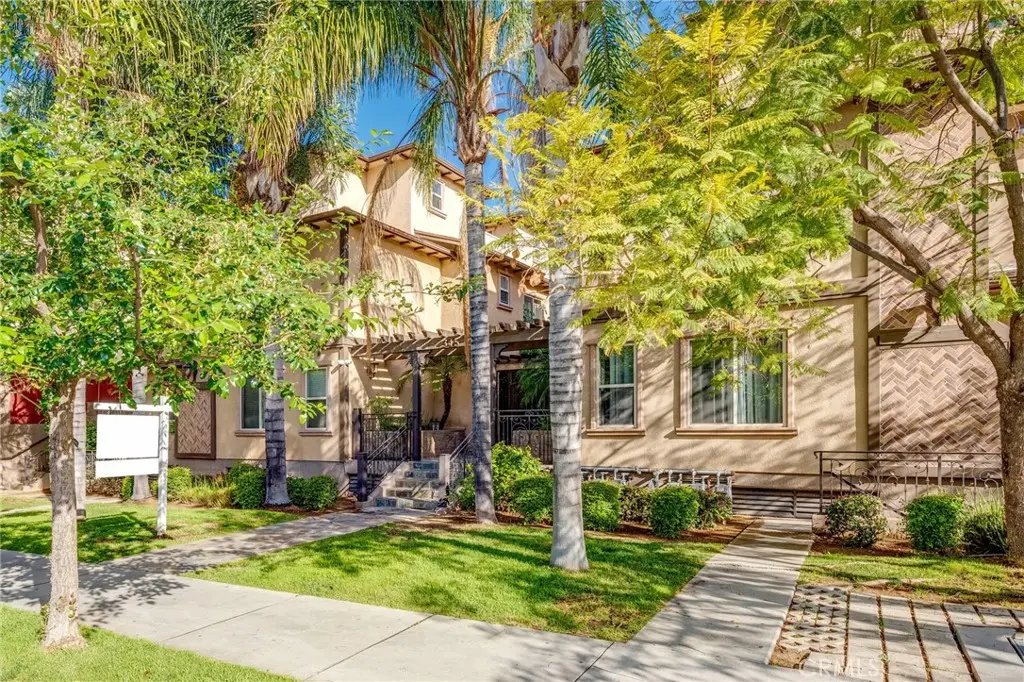 Residential Lease for rent at 345 W Loraine Street 3, Glendale, Los Angeles County, CA featuring 3 beds and 4 baths