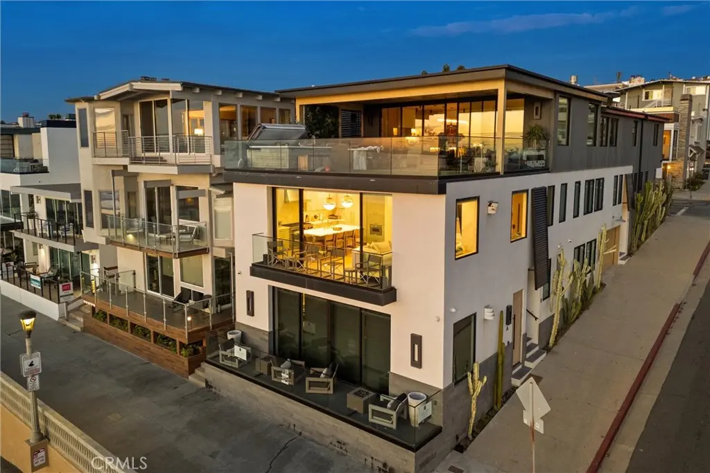2200 The Strand B, Manhattan Beach, CA — listing photo 1