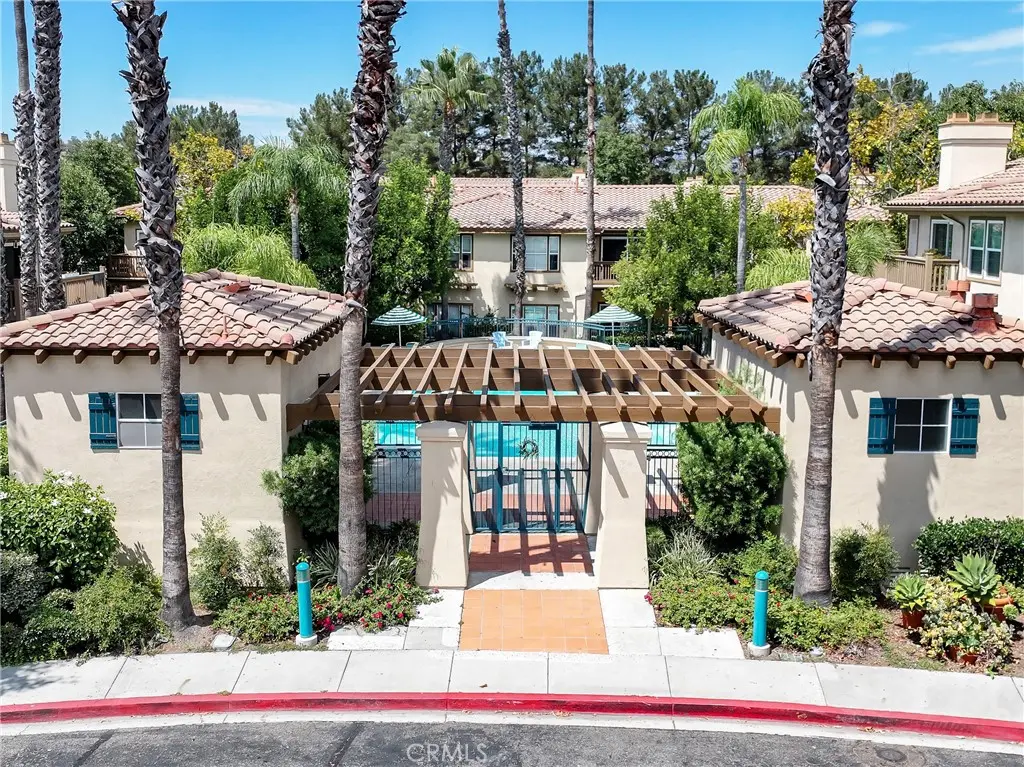 Condominium for sale at 10 Timbre, Rancho Santa Margarita, CA featuring 2 beds and 2 baths