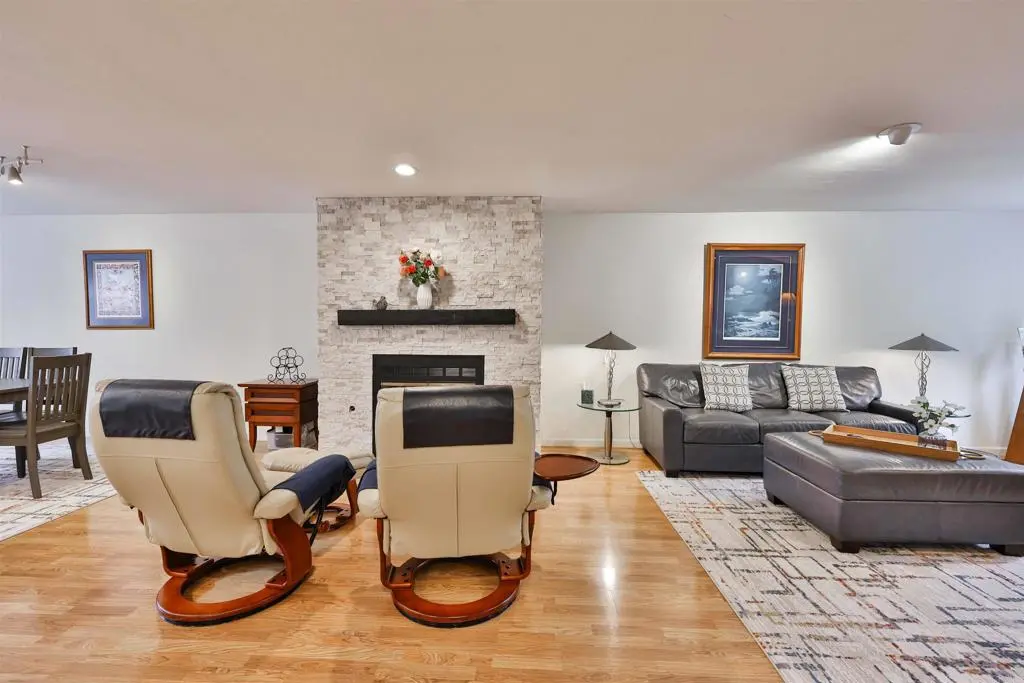 Condominium for rent at 850 C Avenue 4, Coronado, CA featuring 2 beds and 2 baths