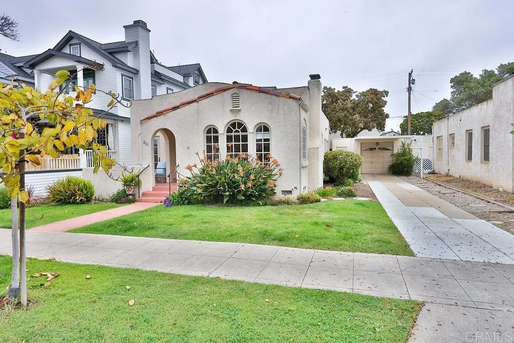 Single Family Residence for rent at 861 G Avenue, Coronado, CA featuring 3 beds and 2 baths
