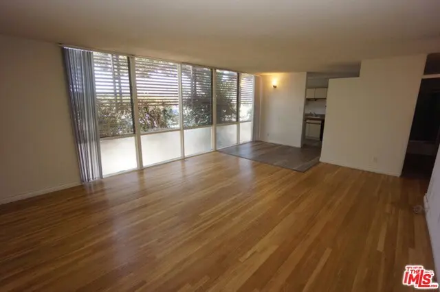 Residential Lease for rent at 11133 ROSE Avenue 11, Los Angeles, Los Angeles County, CA featuring 3 beds and 2 baths