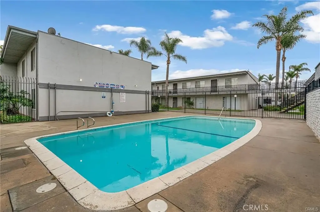Condominium for sale at 5530 Ackerfield 314, Long Beach, CA featuring 1 bed and 1 bath