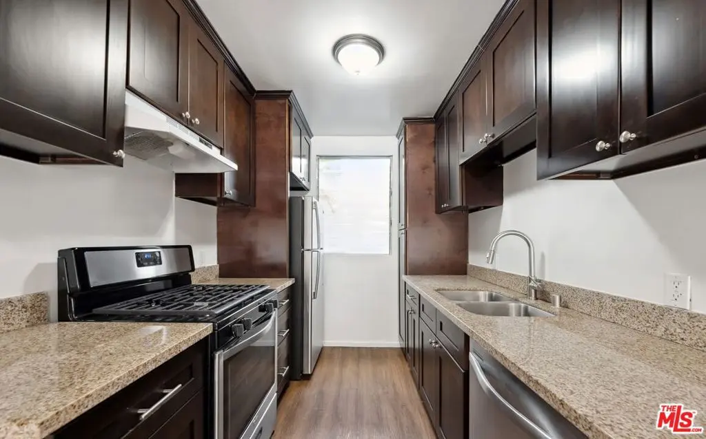 Residential Lease for rent at 633 N Hayworth Avenue 2, Los Angeles, Los Angeles County, CA featuring 1 bed and 1 bath
