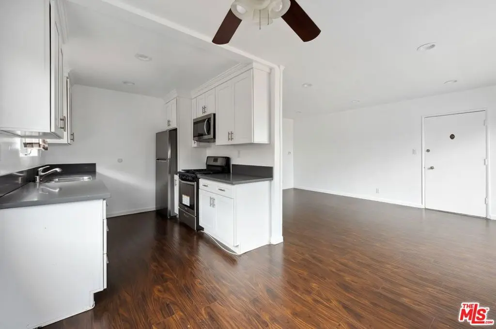 Residential Lease for rent at 7550 Fountain 10, West Hollywood, Los Angeles County, CA featuring 2 beds and 2 baths