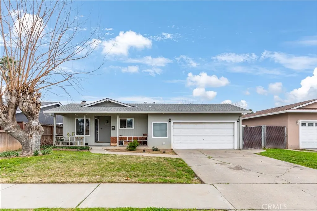 3216 El Capitan, Merced, CA — listing photo 1