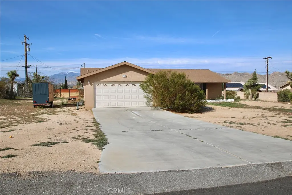 7536 Victoria, Yucca Valley, CA — listing photo 1