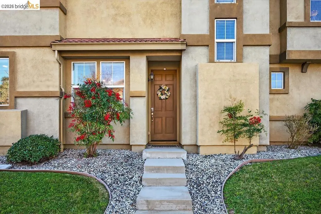 Single Family Residence for sale at 390 Caravaggio CIR, Sacramento, CA featuring 3 beds and 3 baths