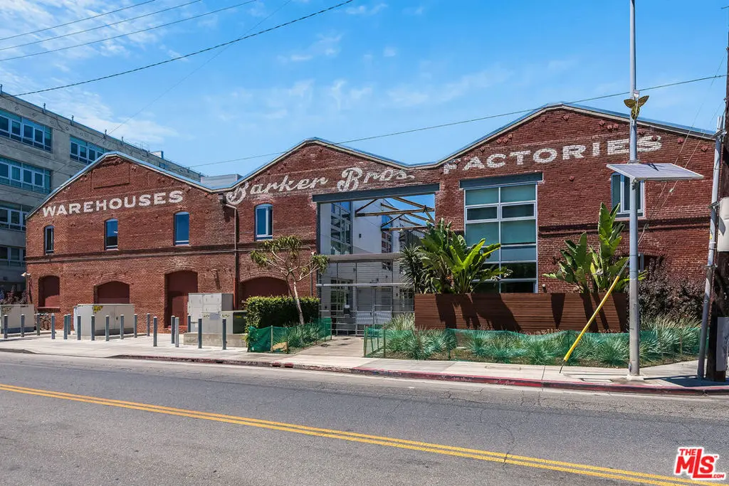 Condominium for sale at 527 Molino Street 206, Los Angeles, CA featuring 1 bed and 1 bath