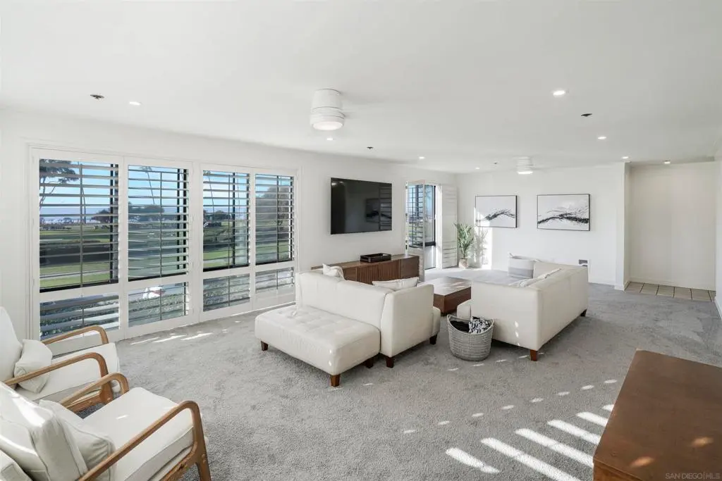 Single Family Residence for rent at 8263 Camino del Oro 171, La Jolla, CA featuring 2 beds and 2 baths