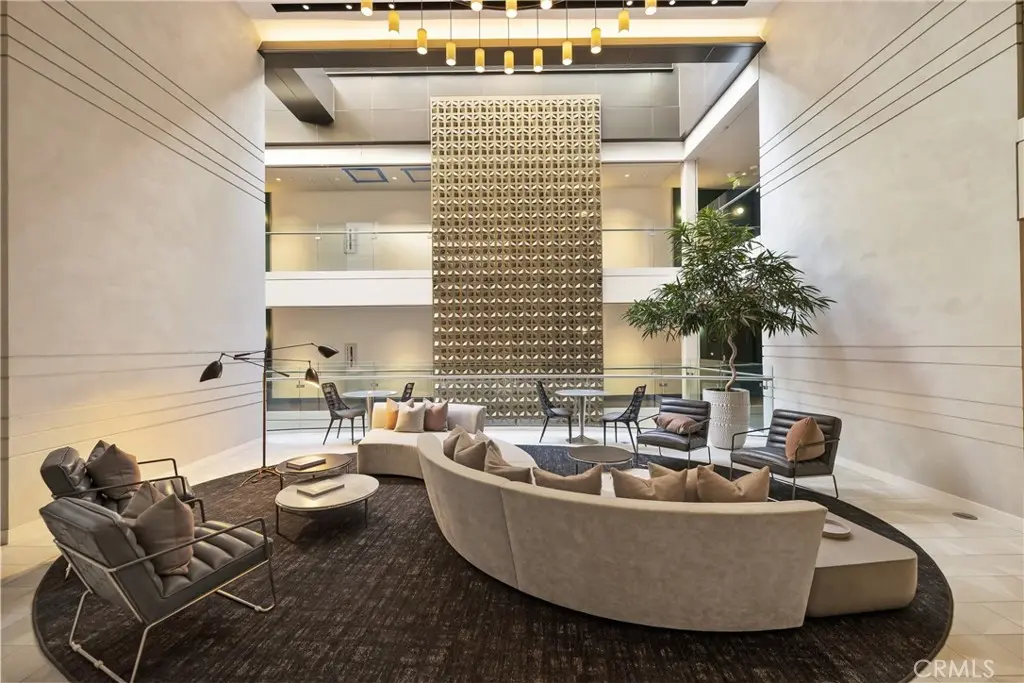 Condominium for sale at 400 South Broadway S 907, Los Angeles, CA featuring 1 bed and 1 bath