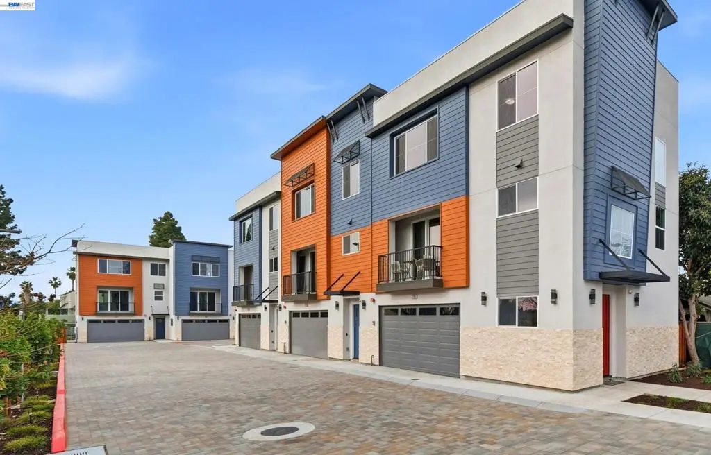 Townhouse for sale at 3701 Gettysburg Cmn, Fremont, CA featuring 4 beds and 4 baths