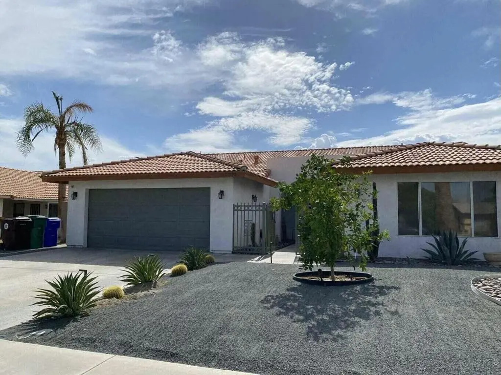 Residential Lease for rent at 30925 Avenida Juarez, Cathedral City, Riverside County, CA featuring 3 beds and 2 baths